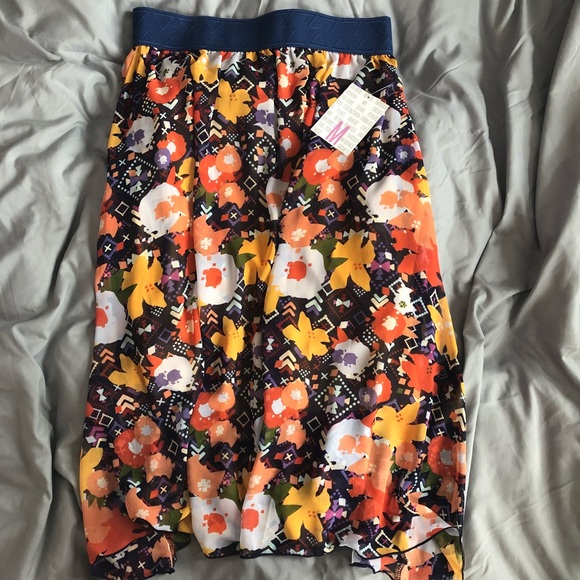 NWT Medium Lola Skirt by LuLaRoe - Picture 2 of 4